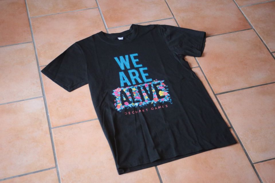 T-Shirt "We are Alive" DechartGames in Solingen