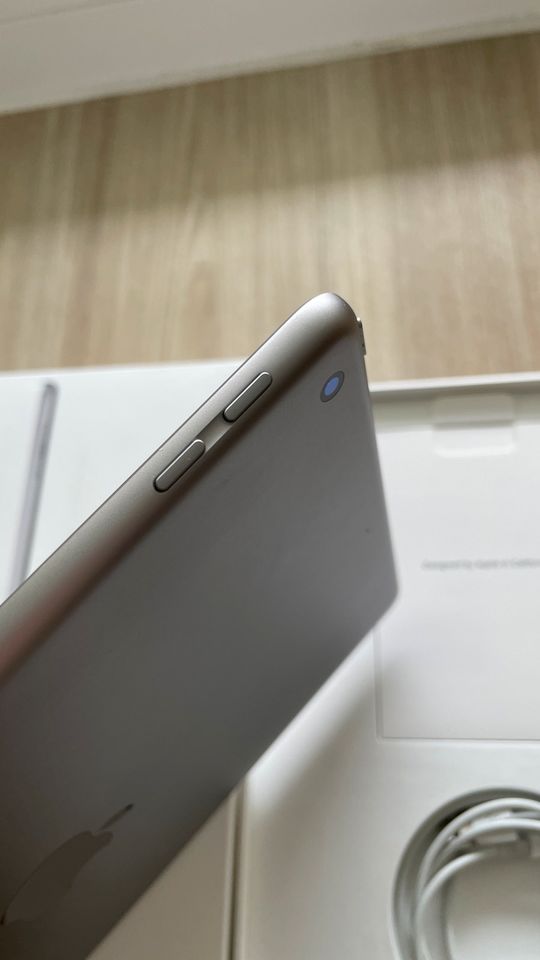 iPad 6. Generation 32GB Wi-Fi Space Gray inkl. Apple Pencil in Stuttgart