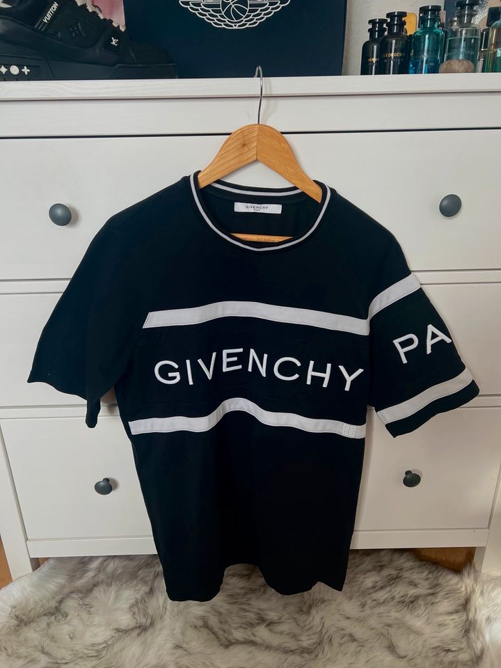 Original Givenchy Paris T- Shirt Gr: M ( 50 ) in Hofheim am Taunus