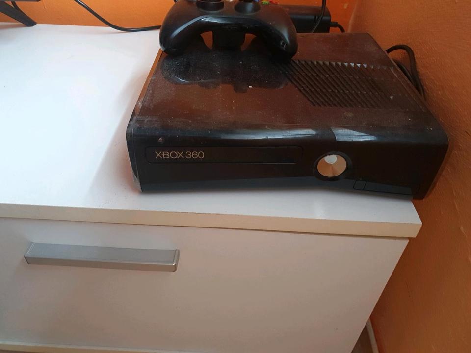 Xbox360 Spiele ein Controller mit HDMI Kabel in Traunreut