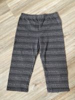 Capri Leggings grau weiß Muster 3/4 Hose kurz Yigga Gr 152 Dresden - Leuben Vorschau