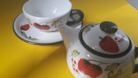 Agatha's Bester Teekanne + Tasse + Teller, Tee-Set, Erdbeerdesign Pankow - Weissensee Vorschau