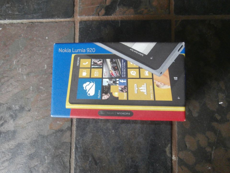 Nokia Lumia 920 Smartphone, 32 GB, mit Nokia Fatboy DT - 901 Lade in Gelsenkirchen