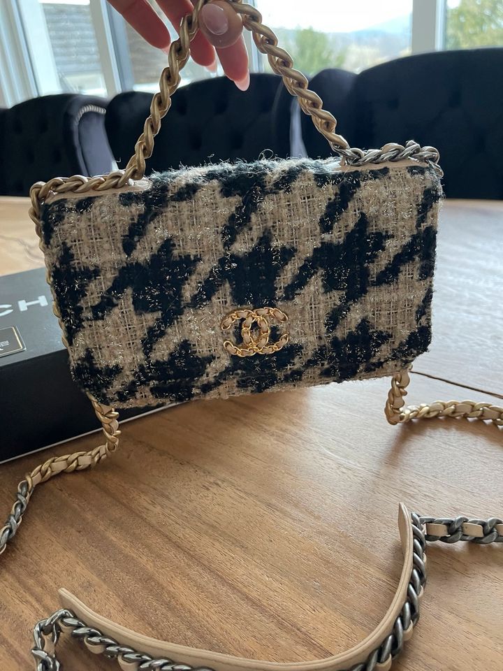 Chanel 19 Wallet on Chain Woc Karl Lagerfeld 2019 Hahnentritt in Kelkheim