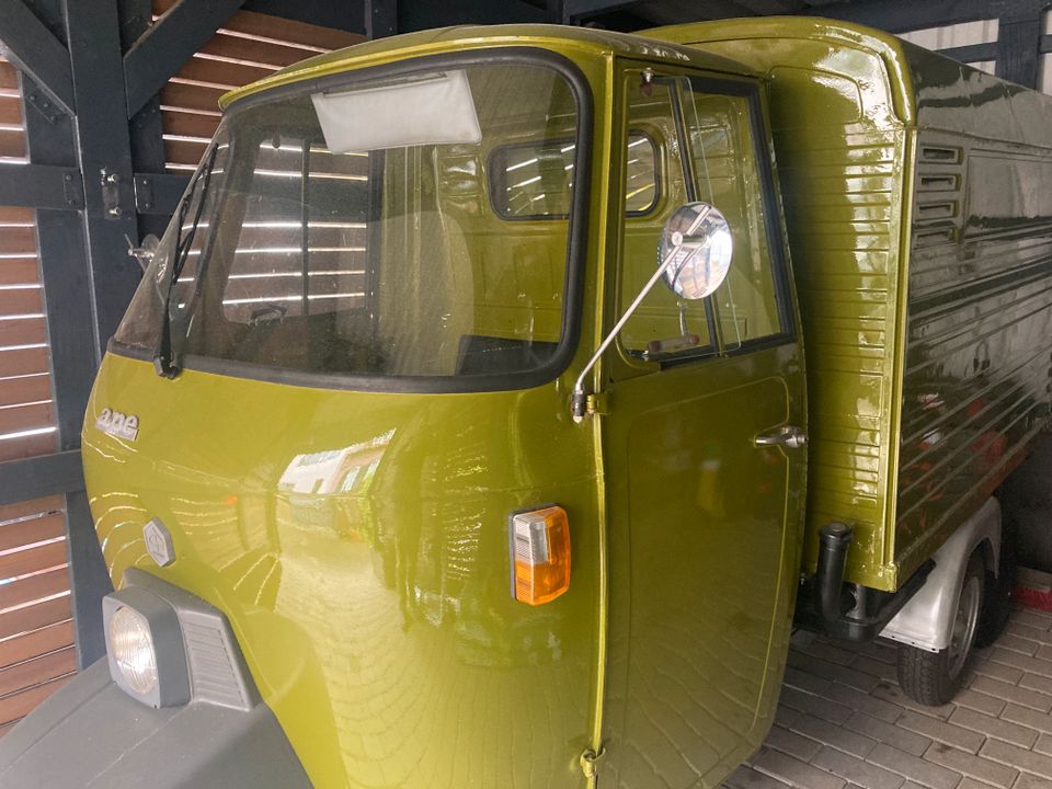 Piaggio Ape P501 Kasten Foodtruck in Walluf