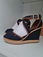 Tommy Hilfiger Schuh..gr.39...,Sandalen Wedges, keilsandale Nordrhein-Westfalen - Elsdorf Vorschau