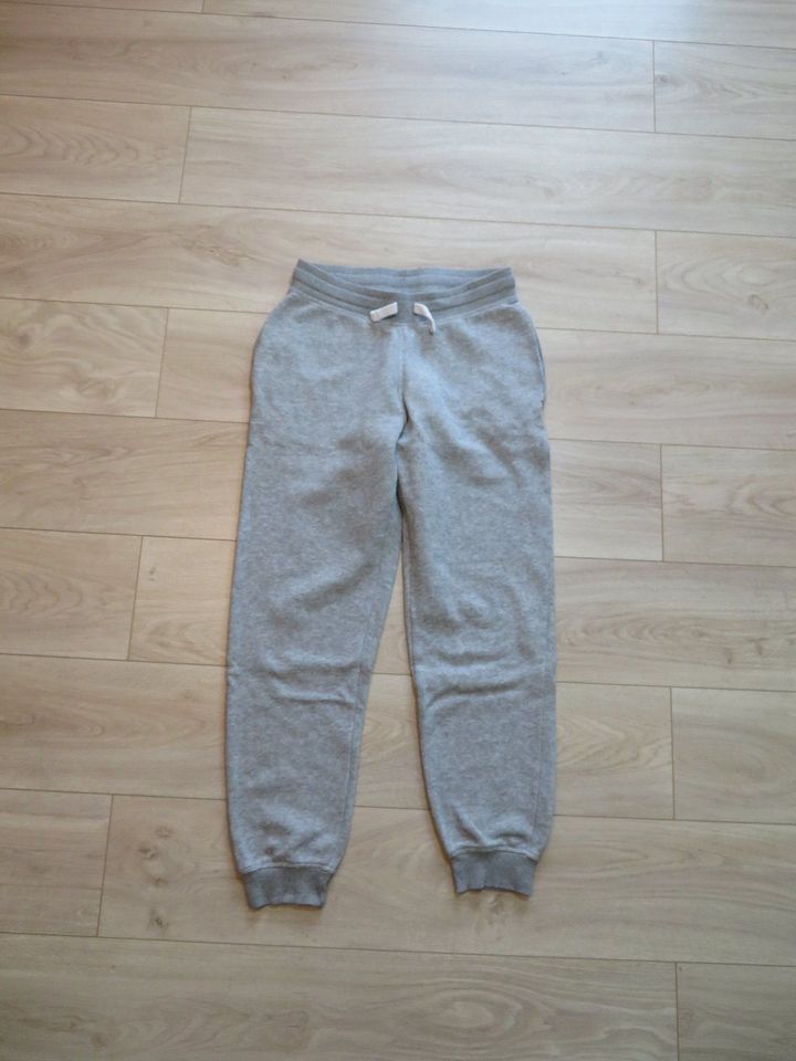 Kinder Jogginghose H&M Hellgrau Grau 152 Freizeithose in Issigau