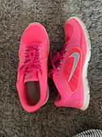 Nike Sportschuhe 40 pink Hessen - Seligenstadt Vorschau