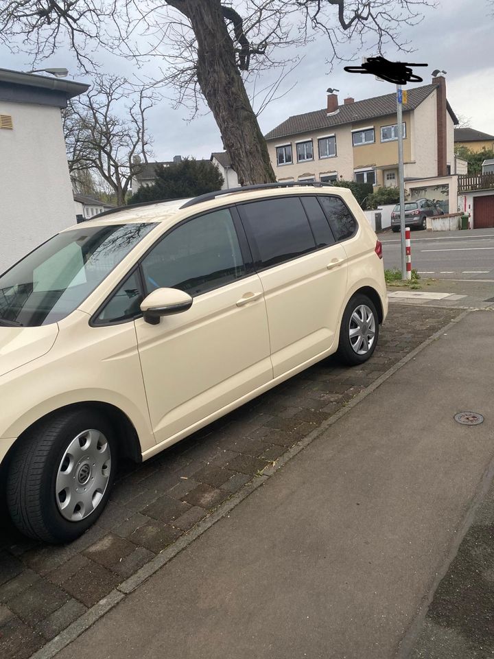 Vw Touran gebraucht Wagen komplett repariert. in Bonn