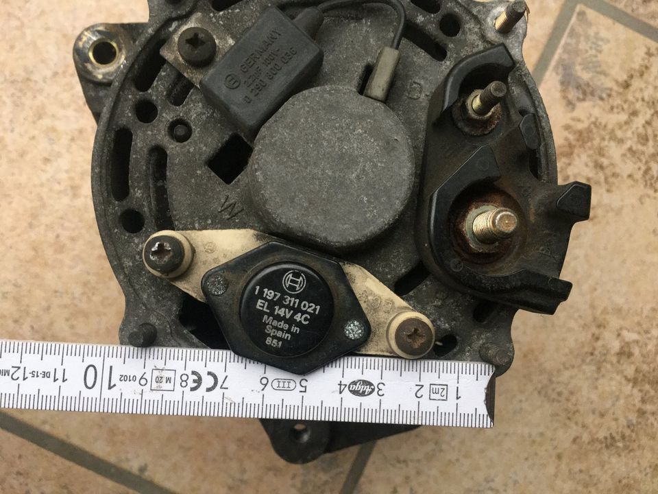 Lichtmaschine/Alternator Bosch 12 V/65 A aus VW Golf 2 in Wiesbaden