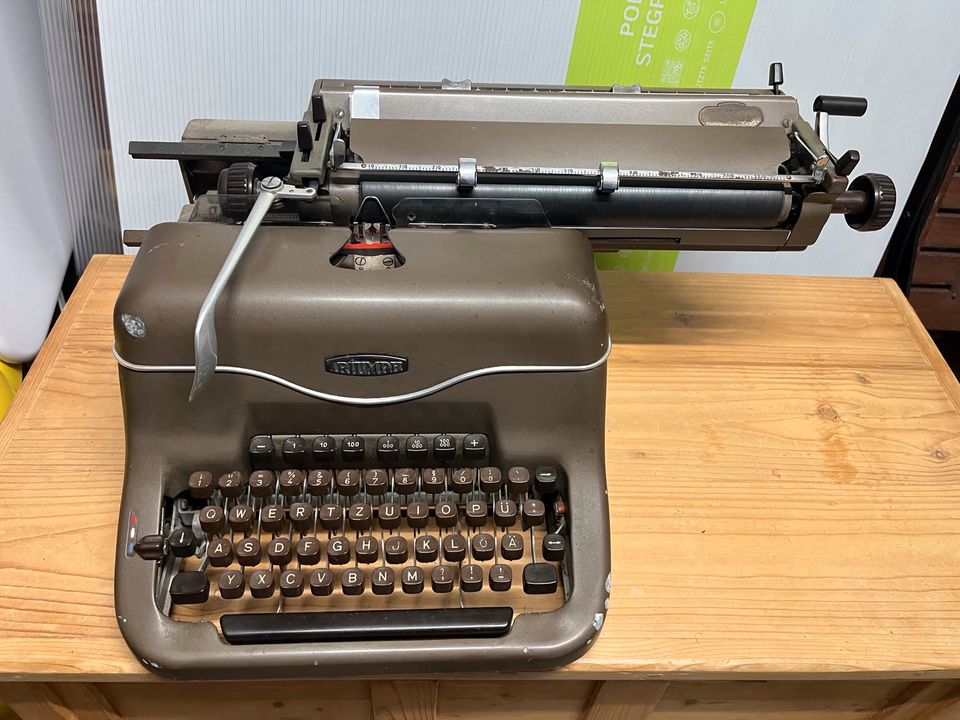 Schreibmaschine Triumph Matura aus den 50iger Jahren in Lörrach
