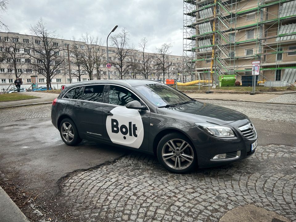 MIETWAGEN Opel Insignia Automatic Diesel in Berlin