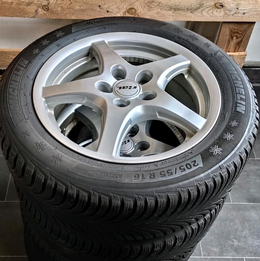 ✓ MICHELIN VW GOLF 7 SEAT LEON SKODA OCTAVIA WINTERREIFEN FELGEN in Herten