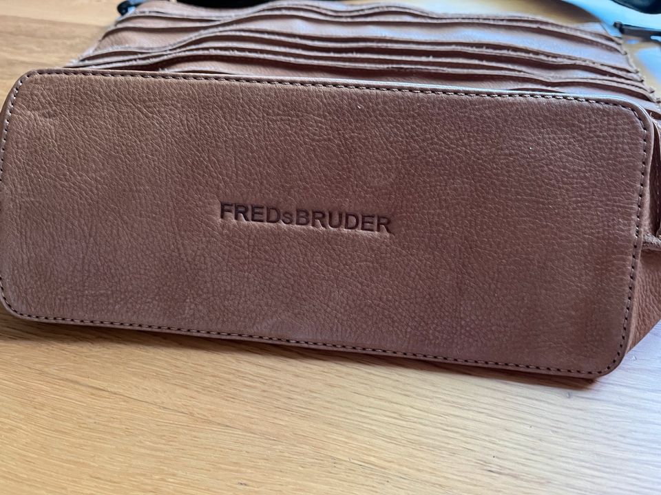 Braune Tasche FredsBruder aus Leder in Neuss