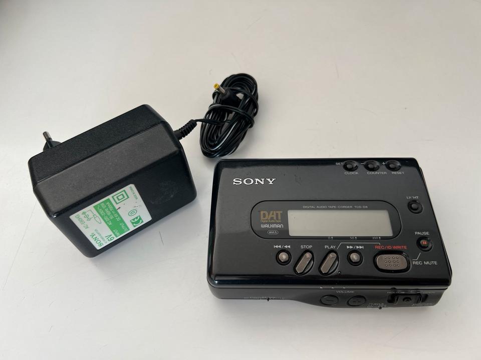 Sony TCD-D8 DAT Recorder Walkman RMR-D3 Fernbedienung Full Sony TCD-D8 DAT Recorder Walkman RMR-D3 Fernbedienung Full