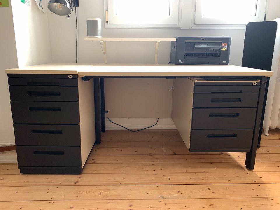 Sehr massiver Retro Ceka-Schreibtisch aus Büro-Bestand abzugeben in Solingen