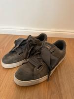 Graue Puma Sneaker mit breitem Schnürband – Gr. 42 Niedersachsen - Schwülper Vorschau