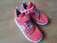 Sportschuhe Gr. 39 Newfeel Decathlon weiße Sohle Hallenschuhe Hessen - Bad Vilbel Vorschau