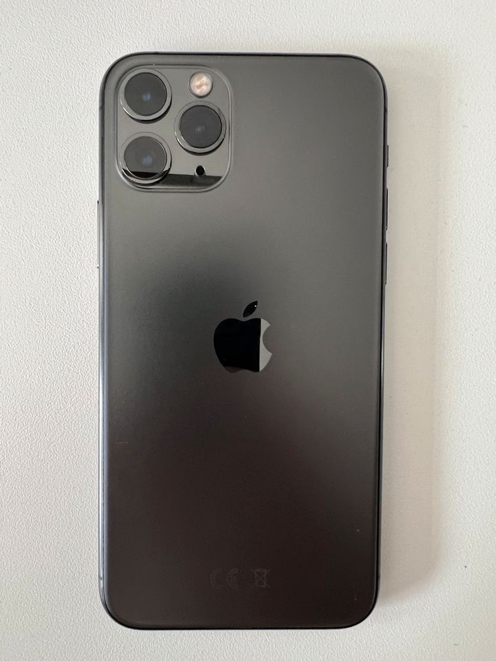 iPhone 11 pro 256 GB anthrazit mit Umhängehülle Handykette in Heikendorf