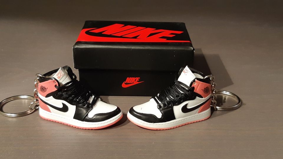 Air Jordan 1 High miniatur Sneaker mit Box / Anhänger / Diverse in Langenfeld