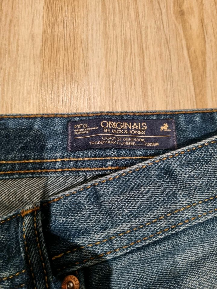 Kurze Jack & Jones Jeans in Babensham