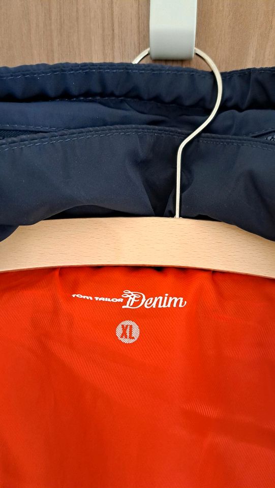 Tom Tailor Denim Windbreaker, dunkelblau mit orange, Kapuze in Frankfurt am Main