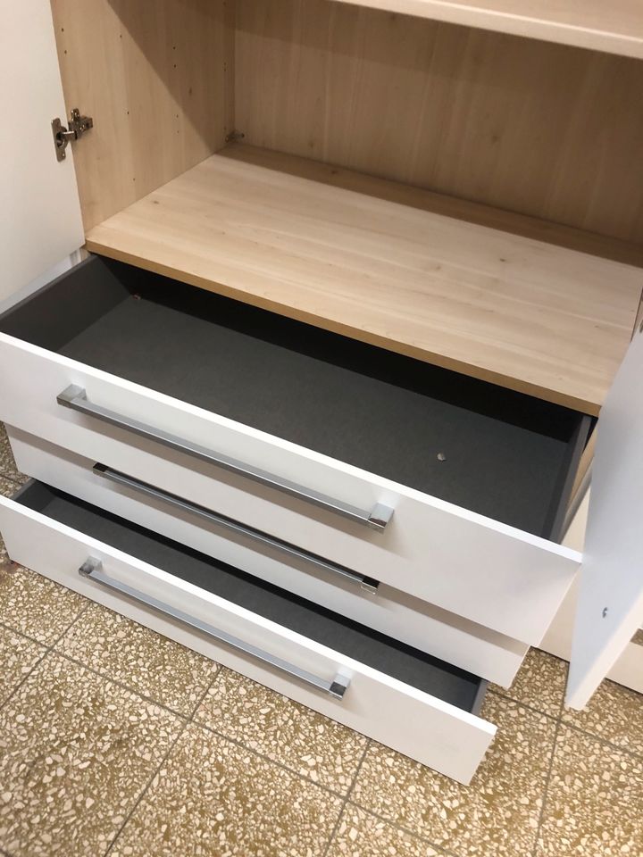 Weiße Kleiderschrank L 260 cmH 240 cm in Dortmund