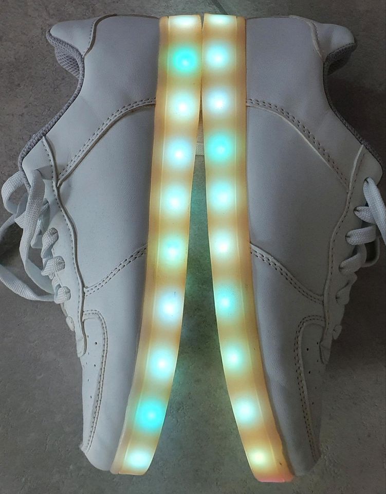 LED Schuhe Sneaker weiß Gr. 36 wie neu in Wiesbaden