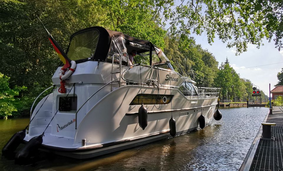 Pärchenurlaub im Sommer auf einem Hausboot in Mecklenburg in Waren (Müritz)