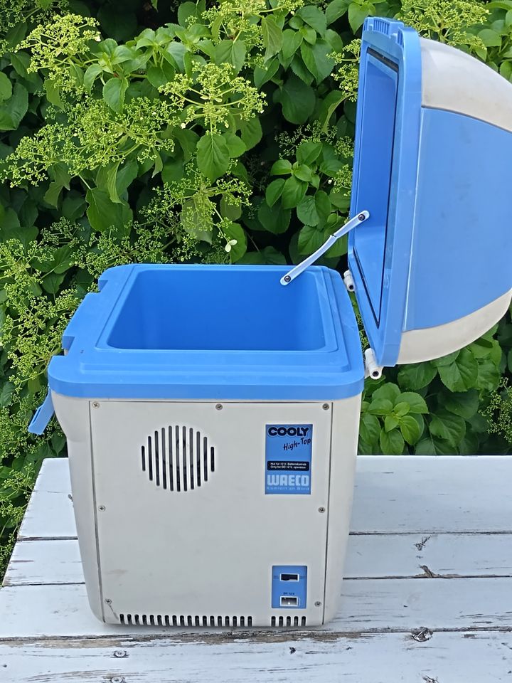 WAECO Kühlbox / Wärmebox (12V /18L) in München