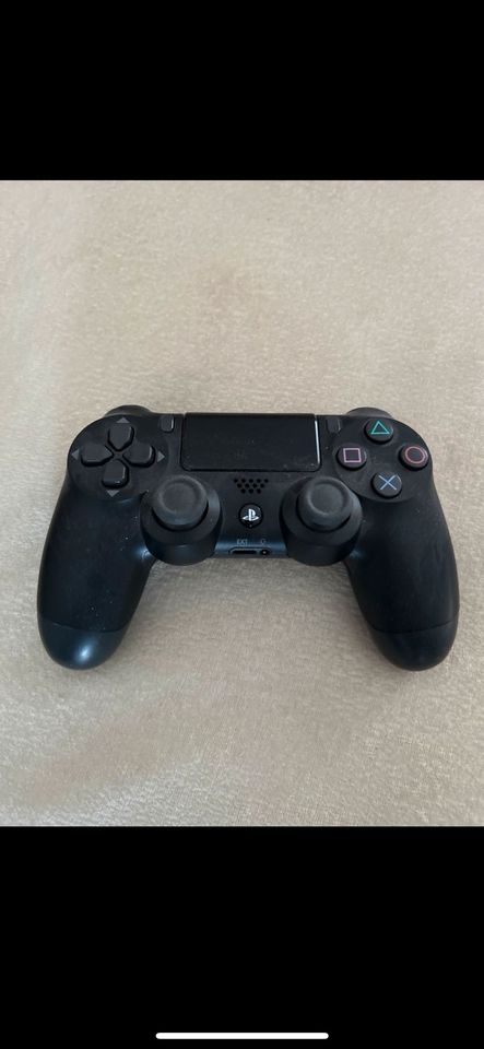 PlayStation 4 pro +controller in Ochtrup