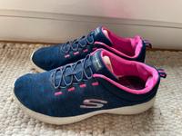 SKECHERS Damen Sneaker Gr.39/6 blau/pink guter Zustand Hessen - Idstein Vorschau