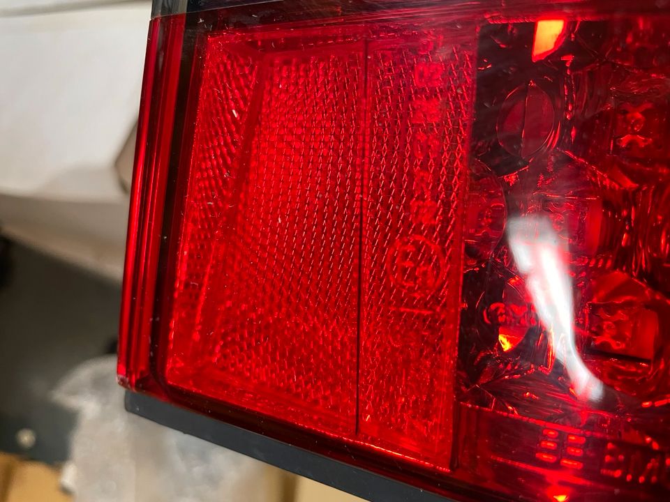 BMW 5er E34 LED Rückleuchten klar rot grau in Lonnig