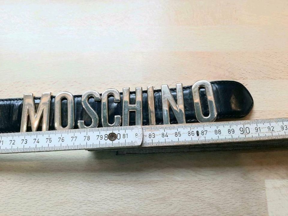 Moschino Gürtel, Vintage, Leder, blau, 92 cm, goldf. Buchstabe in  Nordrhein-Westfalen - Königswinter | eBay Kleinanzeigen ist jetzt  Kleinanzeigen