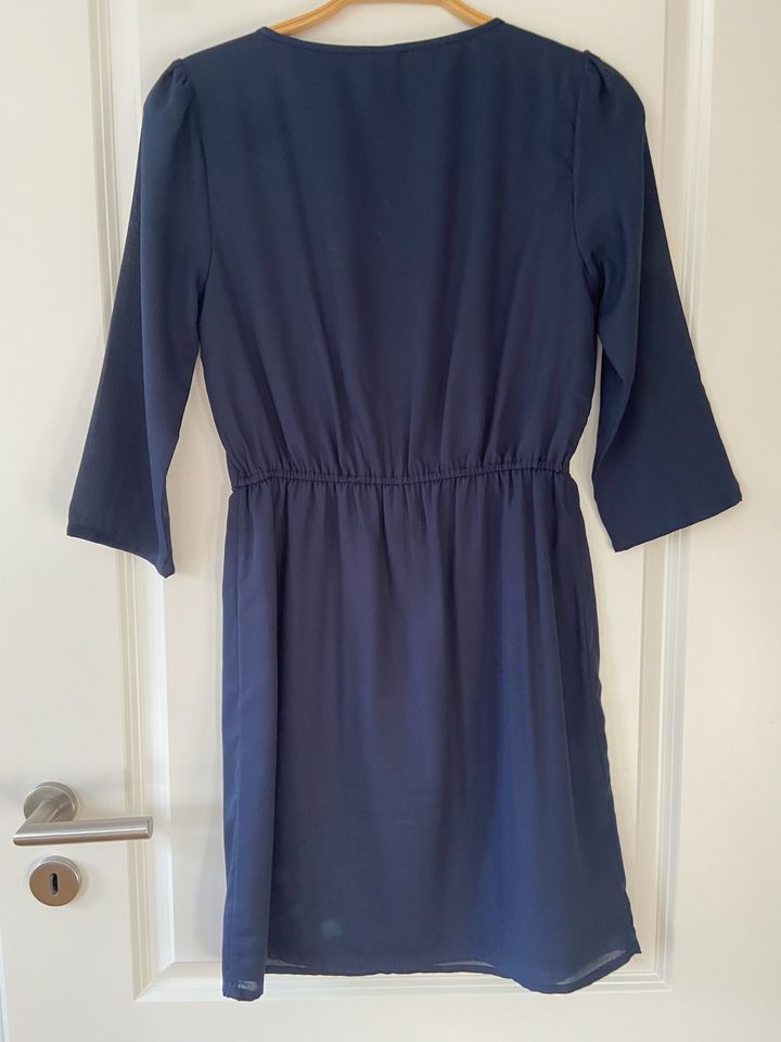 Vero Moda 2-lagiges Chiffonkleid Gr. 36 blau in Sindelfingen