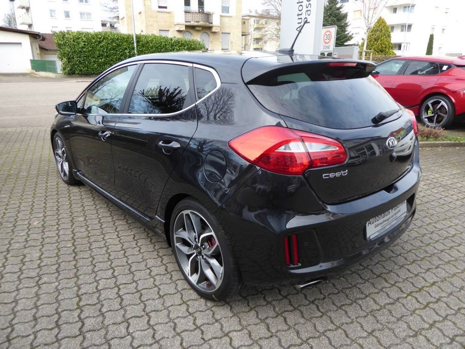 Kia Ceed 1.6 GDI GT-Track Navigation Xenon Panoramad in Offenburg