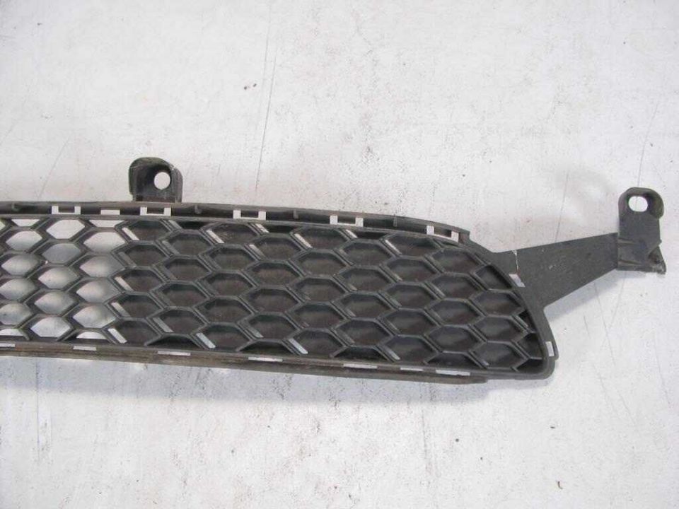 Toyota Aygo Stossstange Gitter Grill 53112-0H040 vorne 09-12 in Bochum