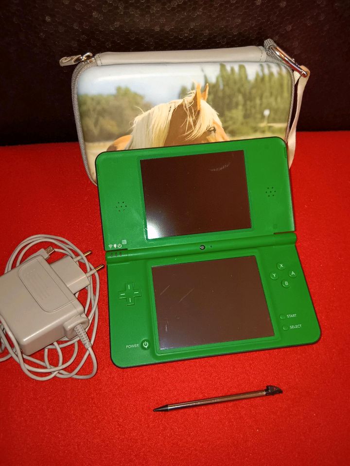 Nintendo DSI Konsole in grün in Uetersen