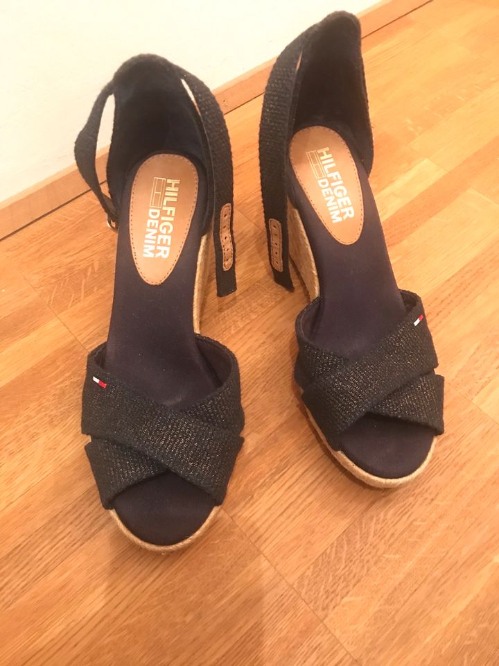 Tommy Hilfiger Schuhe Sandalen Wedges Keilabsatz Sommerschuhe in Neu Ulm