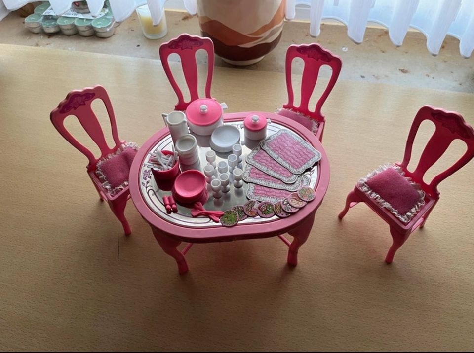 Barbie Möbel Esstisch mit Stühlen & Zubehör Vintage 90er in Feucht