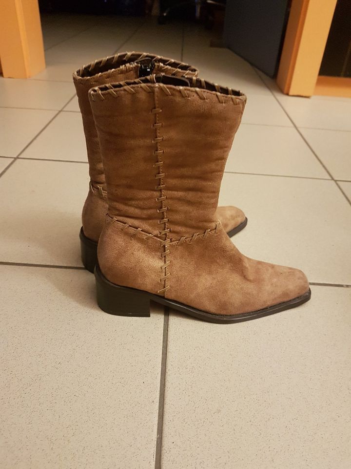 Stiefel Girl Planet, Gr. 34 aus Insolvenzverfahren in Irxleben