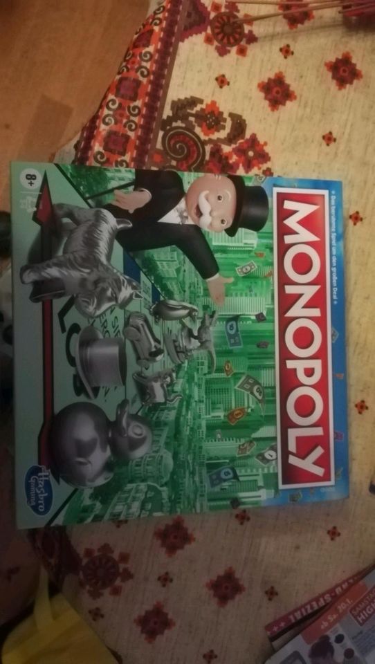 Monopoly - Brettspiel für Erwachsene & Kinder Familienspi in Erlangen