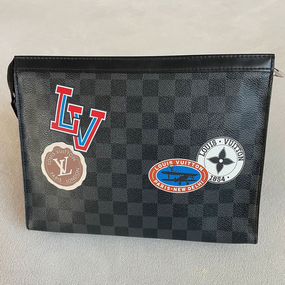 Louis Vuitton Pochette Voyage MM Worldtour in Damier Graphite in Stuttgart