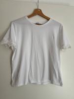 Zara T-Shirt Weiß mit Spitze Gr M Nordrhein-Westfalen - Langenfeld Vorschau