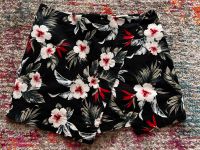 Hollister skirt skort shorts rock schwarz geblümt Blumen Gr.3 Nordrhein-Westfalen - Olpe Vorschau