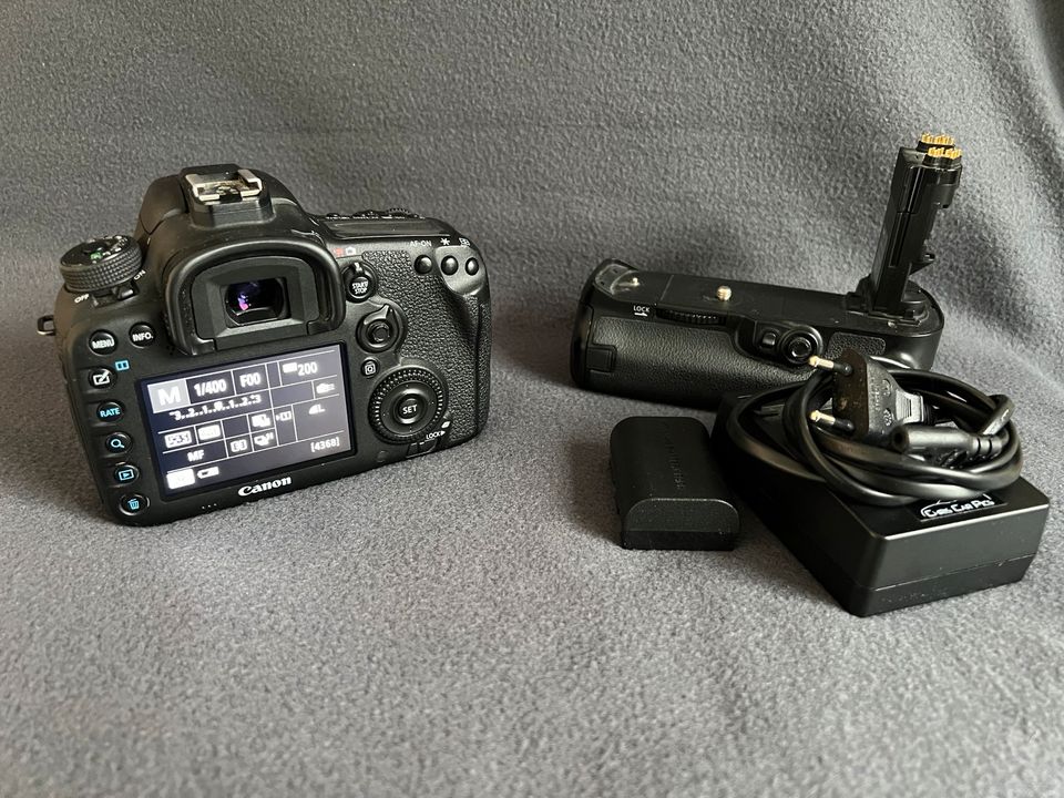 Canon EOS 7d II Mark 2 mit Batteriegriff und 2x Akku in Adenau