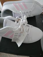 Nagelneue Adidas Sneaker Größe 37 Niedersachsen - Wallenhorst Vorschau
