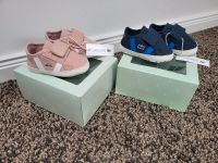 *neu* Lacoste Schuhe Gr. 17 Babyschuhe my first lacoste rosa blau Niedersachsen - Wetschen Vorschau