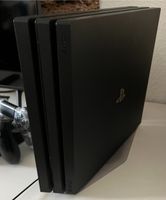 PS4 Pro mit 2 Sony DualShock4 Controllern und Ladestation Leipzig - Engelsdorf Vorschau