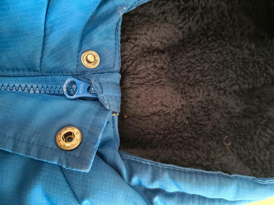 Schön warme Winterjacke blau 86 in Möglingen 